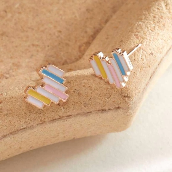 Pixelated Heart Pastel Retro Pixel Resolution Arcade Video Game Valentine’s Stud - Picture 2 of 6